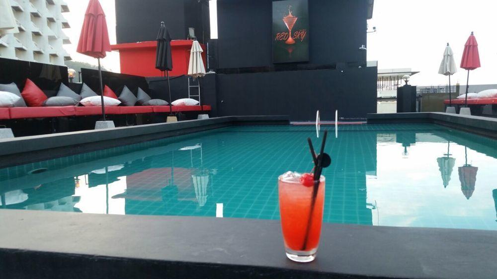 Sharaya Patong Hotel Екстериор снимка