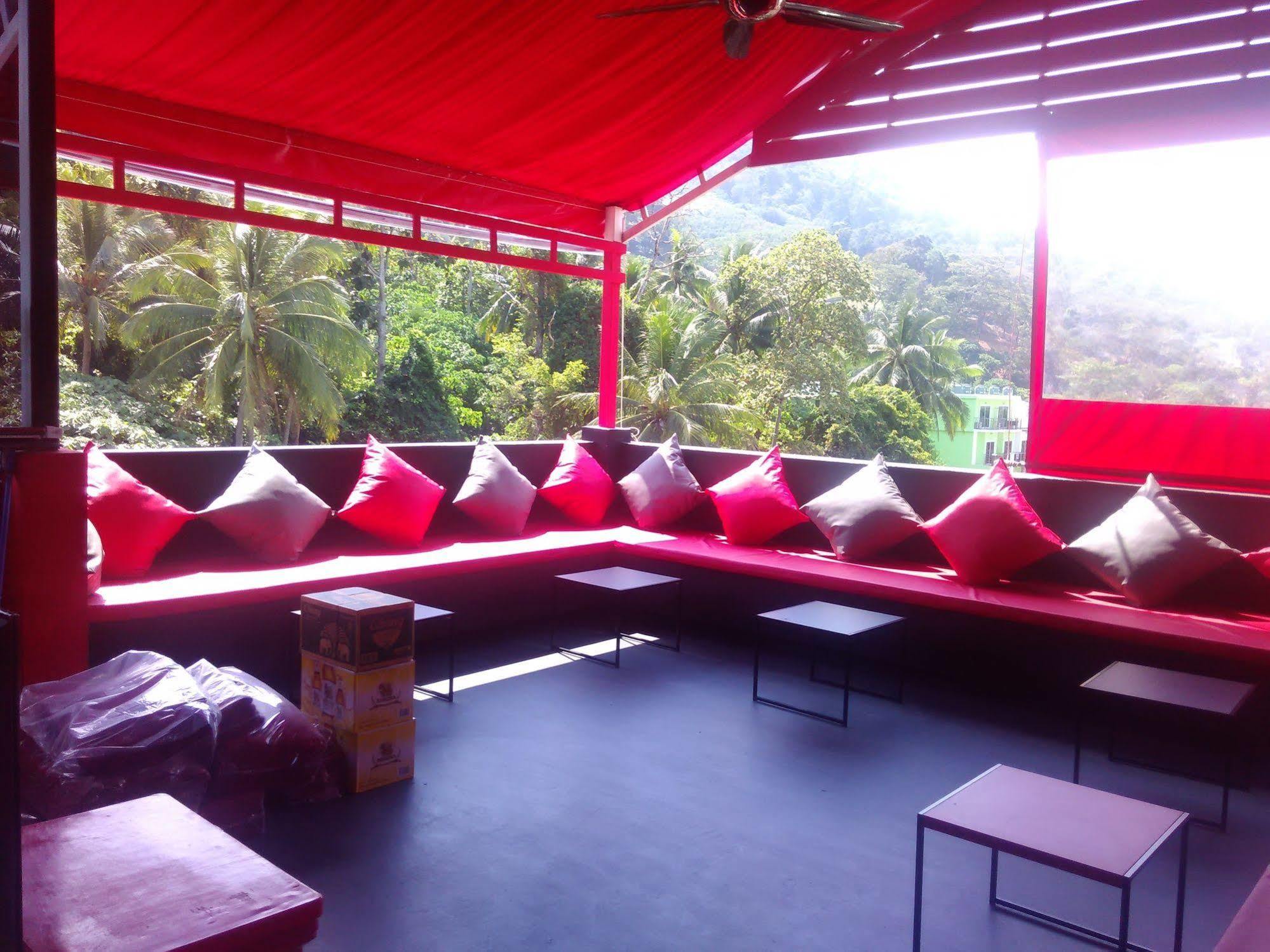 Sharaya Patong Hotel Екстериор снимка