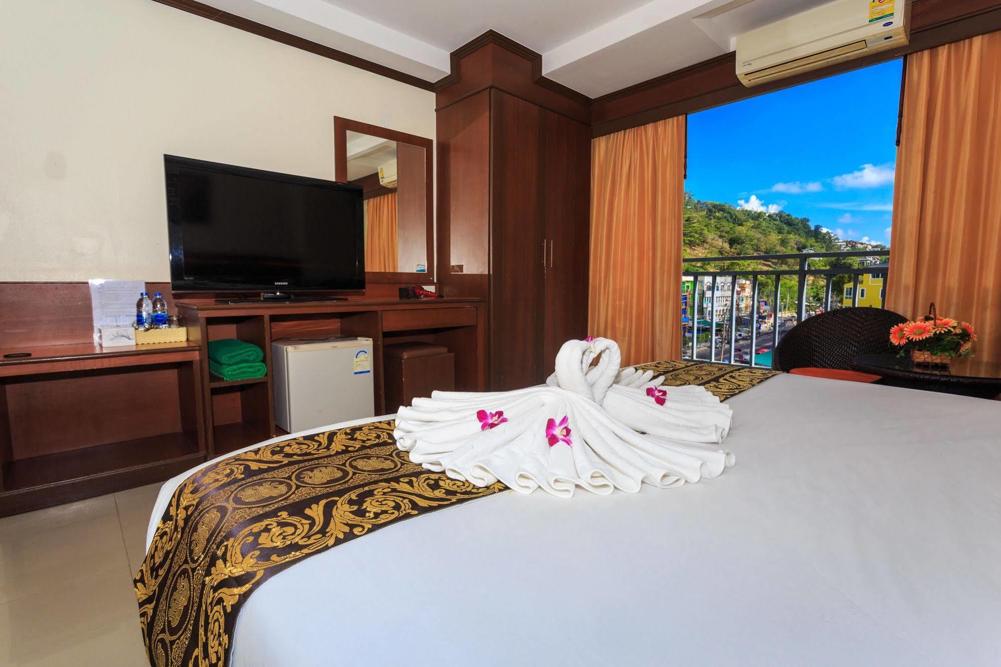 Sharaya Patong Hotel Екстериор снимка