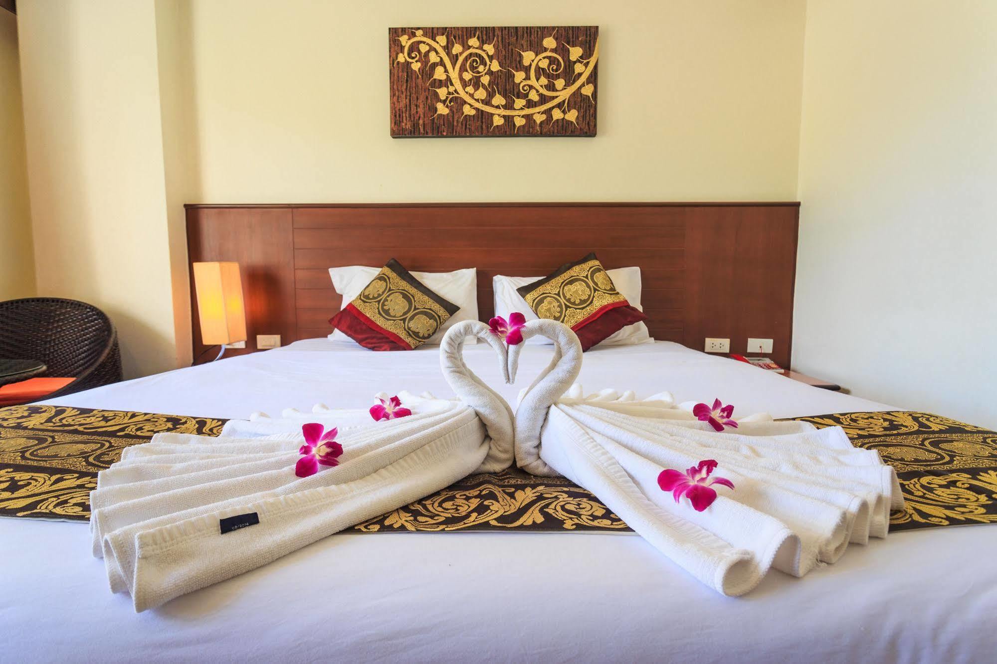 Sharaya Patong Hotel Екстериор снимка