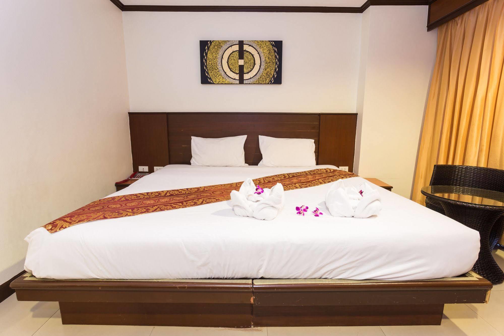 Sharaya Patong Hotel Екстериор снимка