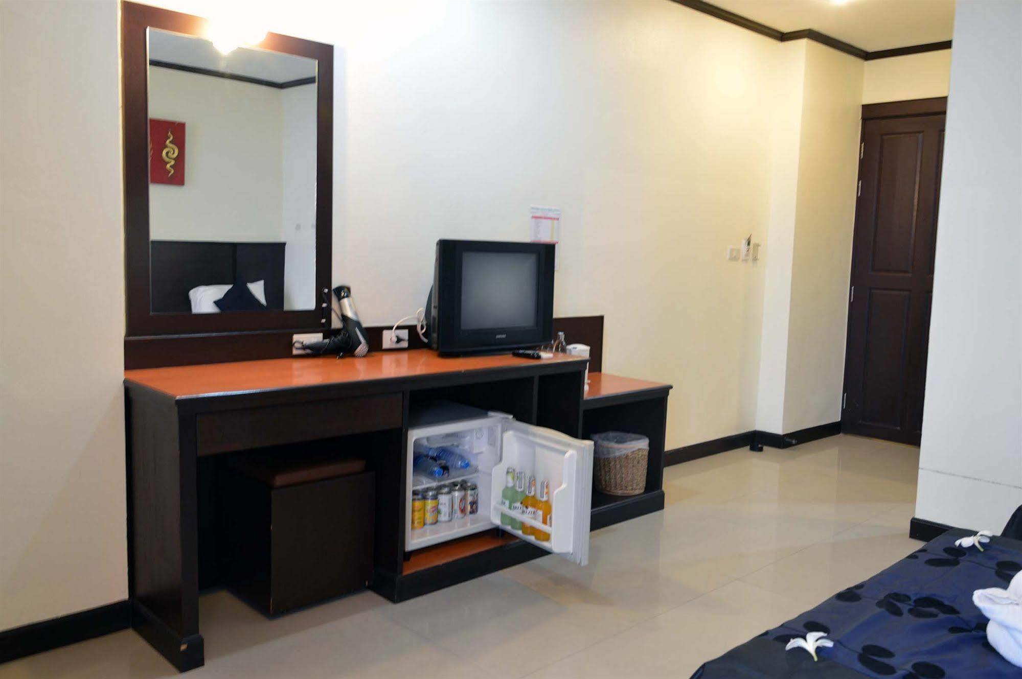 Sharaya Patong Hotel Екстериор снимка