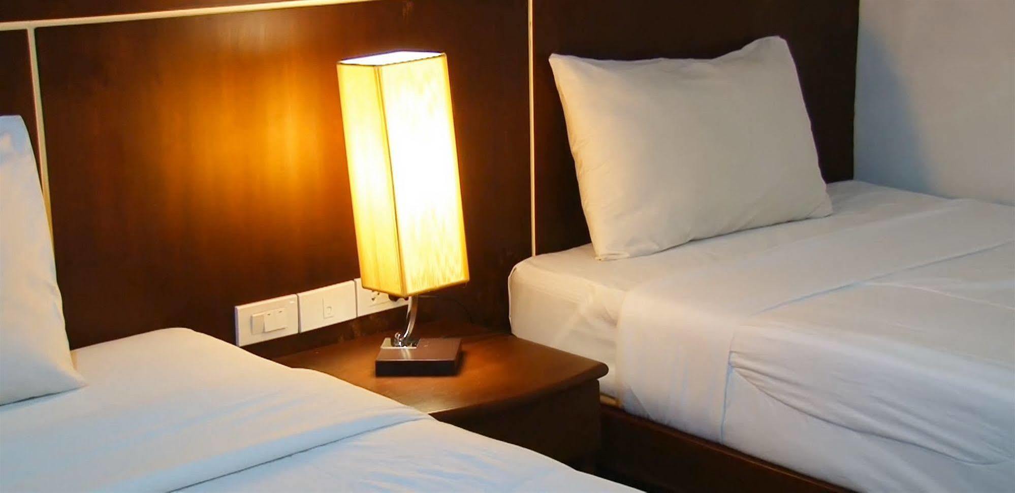 Sharaya Patong Hotel Екстериор снимка